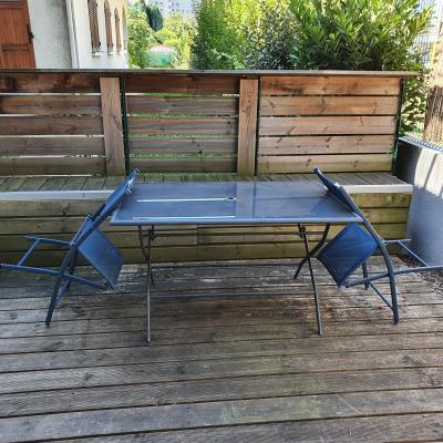 Table sur la terrasse