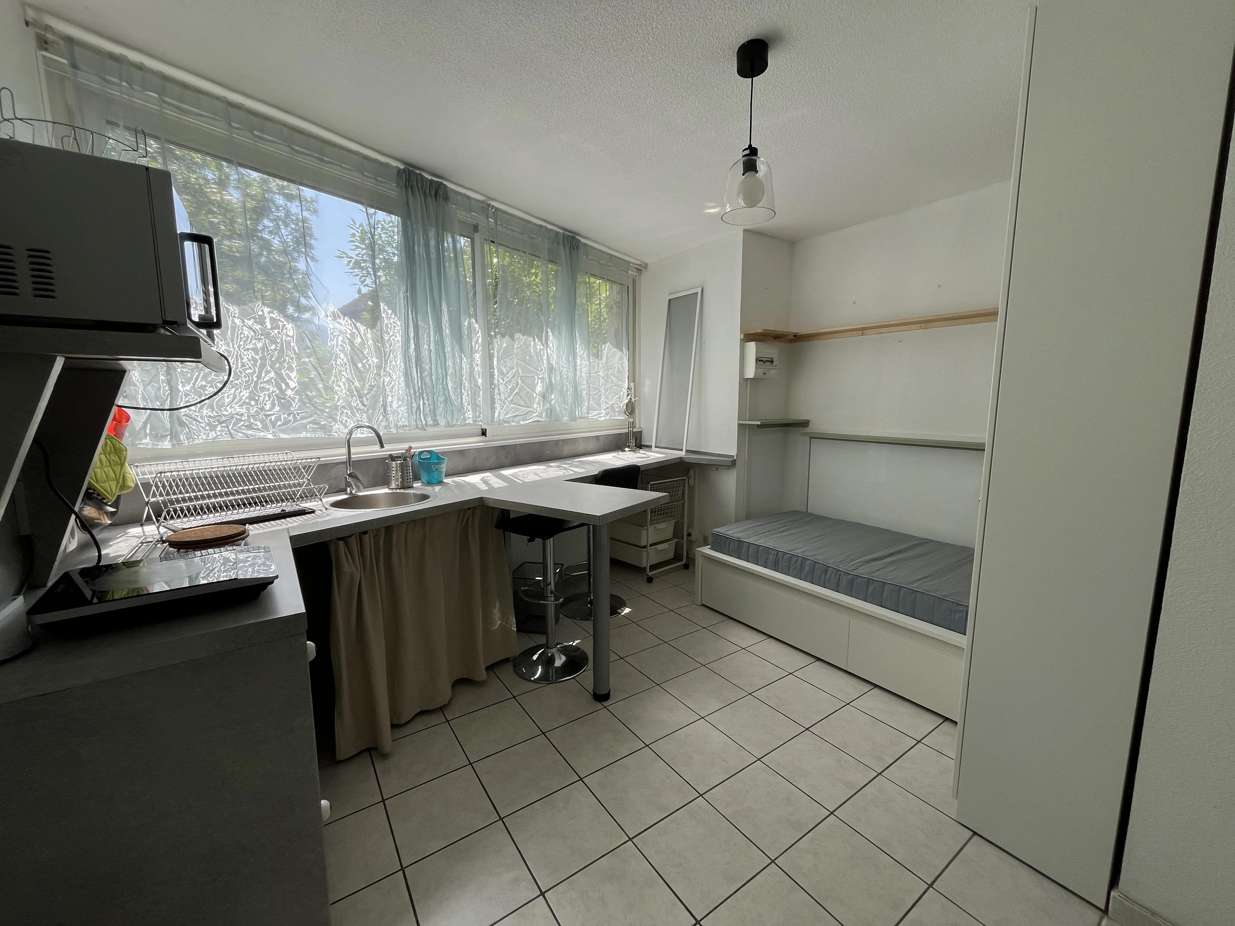 Plan de travail et coin bureau