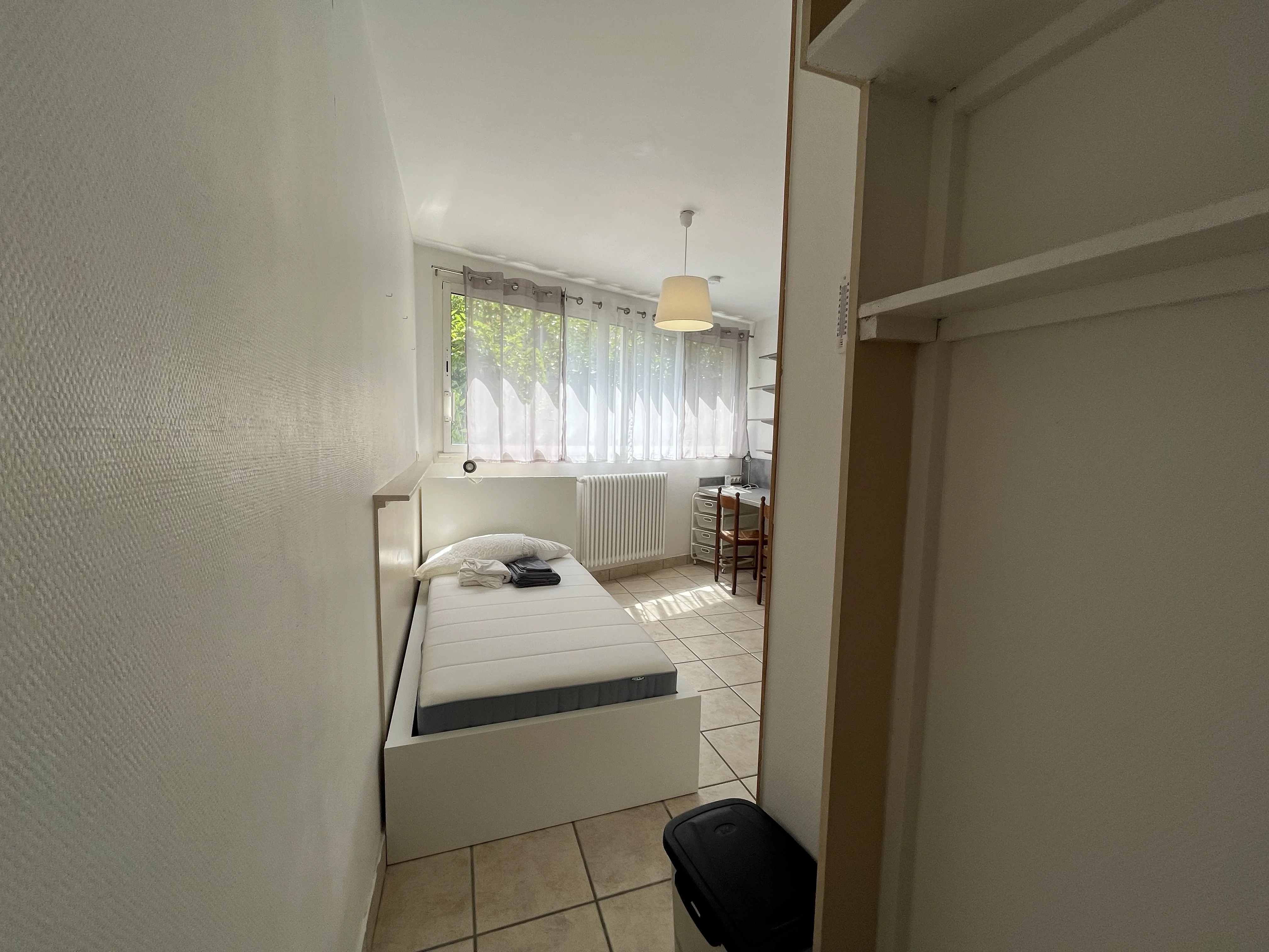 Vue depuis couloir d'entrée